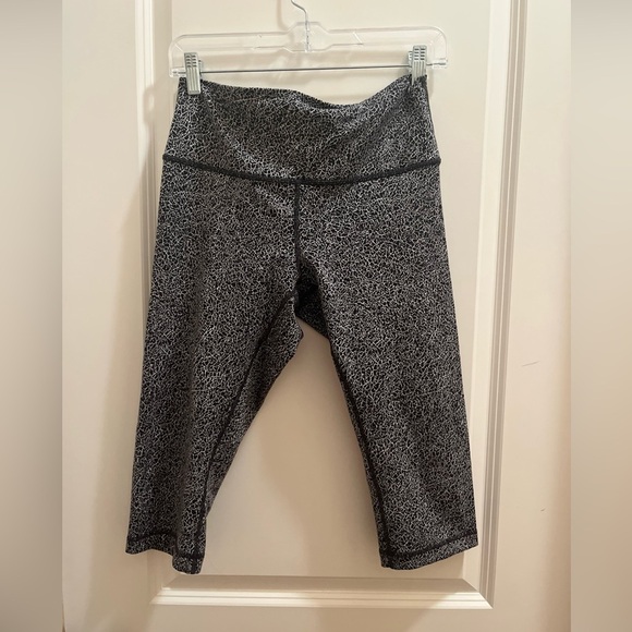 Lululemon Wunder Under Hi-Rise 1/2 Tight Luon 17" Jacquard Black/white Size 10 - Picture 1 of 5